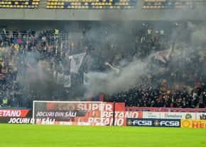 FCSB - UTA, întrerupt din cauza fanilor » Torțe și petarde pe Arena Națională