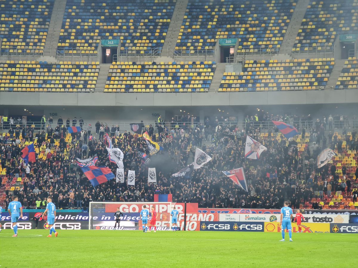 FCSB - UTA. Meci oprit din cauza torțelor din Peluză