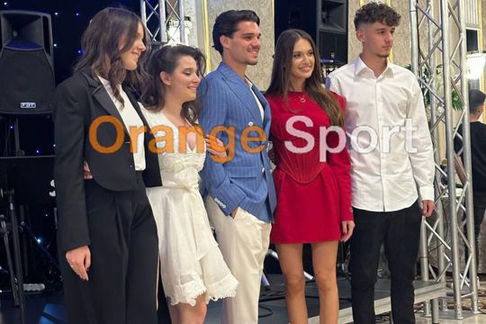 Imagini de la petrecerea din octombrie / Maria Popescu, Kira Hagi, Ianis Hagi, Elena Tănase și Nicolas Popescu FOTO: Orange Sport