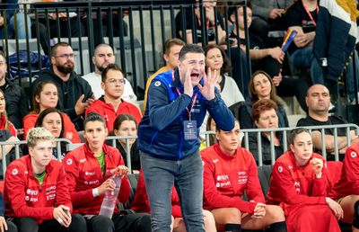 Șoc în „Liga Florilor” » Și-au dat afară antrenorul și îl înlocuiesc cu selecționerul Florentin Pera