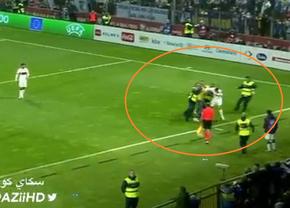 Scene incredibile în Bosnia: un fan a intrat în teren și l-a ATACAT pe Cristiano Ronaldo!