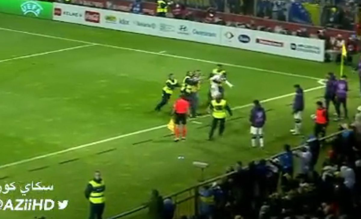 Scene incredibile în Bosnia: un fan a intrat în teren și l-a ATACAT pe Cristiano Ronaldo!