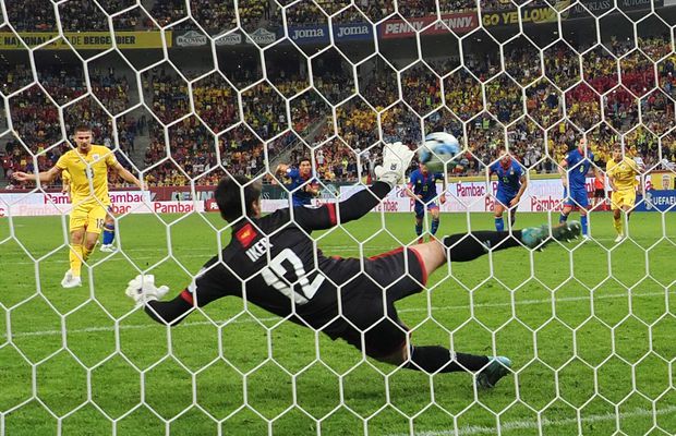 Basarab Panduru a avut o dilemă după România - Andorra. Ianis Hagi a venit cu explicațiile: „Am decis pe teren”