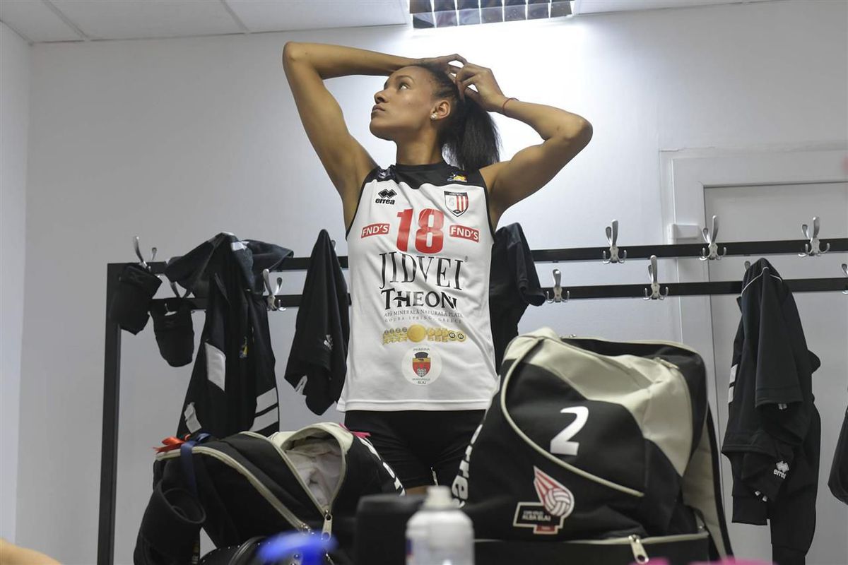 Nneka Onyejekwe se retrage după ce  a cucerit 12 titluri și a jucat o finală de Liga Campionilor. Foto: Instagram