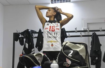 Din familie româno-nigeriană, a cucerit 12 titluri, a jucat o finală de Liga Campionilor, iar acum se retrage: „Am zis: «Doamne, ce urât e în Moldova!». Mentalitatea e diferită față de cea a ardelenilor”