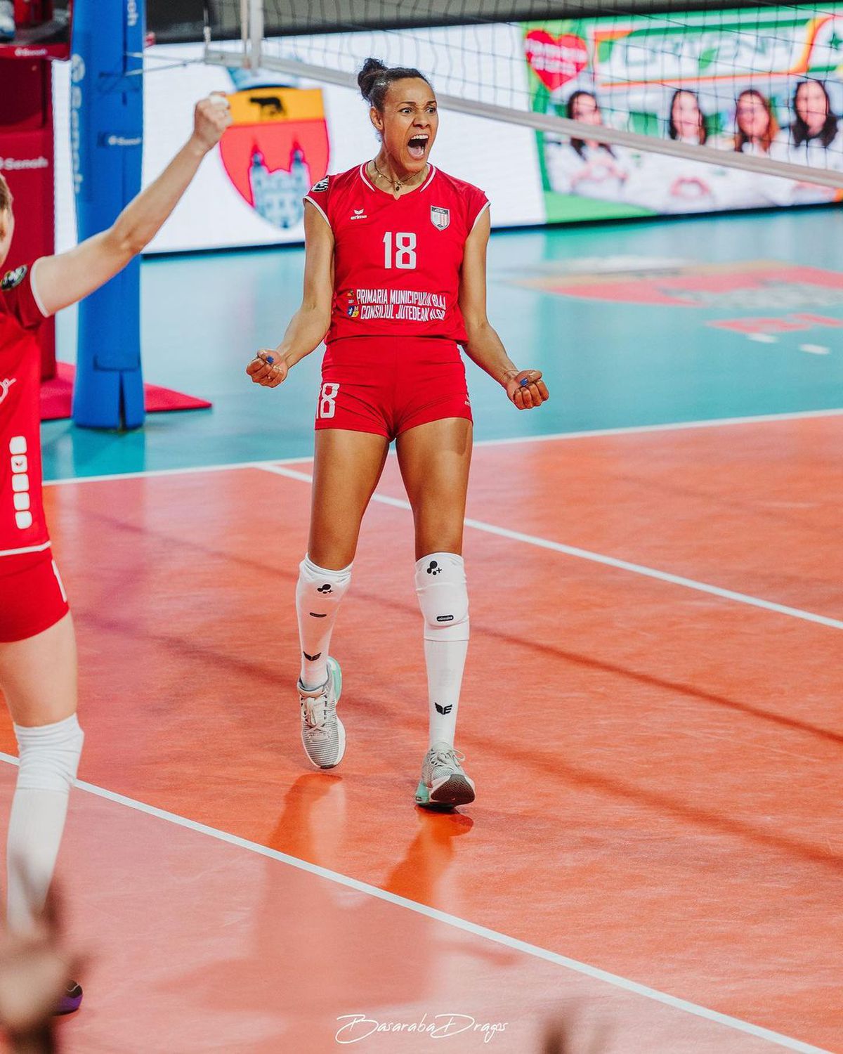 Nneka Onyejekwe se retrage după ce  a cucerit 12 titluri și a jucat o finală de Liga Campionilor. Foto: Instagram