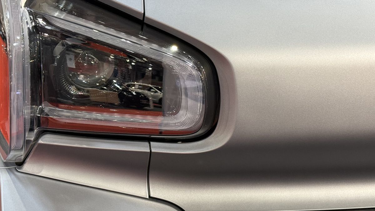 Mașina fabricată la imprimantă, care a cucerit Spania și Italia, vrea să invadeze și România! E mai scumpă decât Dacia Spring, dar poate fi condusă de la 16 ani