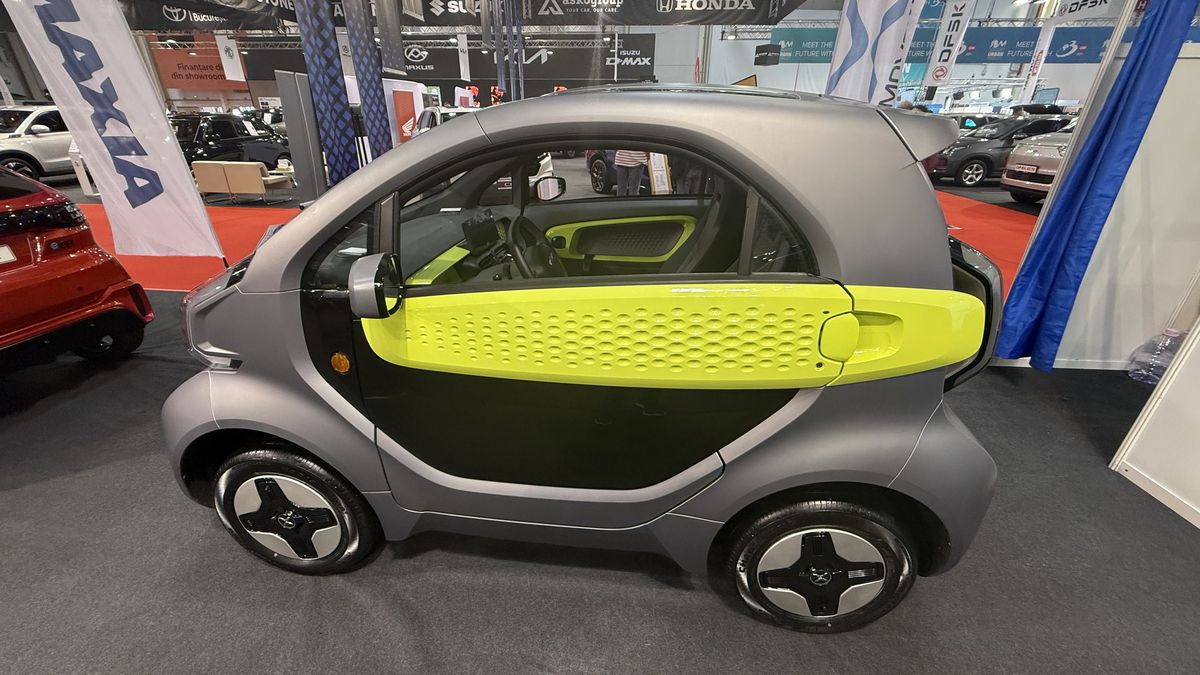 Mașina fabricată la imprimantă, care a cucerit Spania și Italia, vrea să invadeze și România! E mai scumpă decât Dacia Spring, dar poate fi condusă de la 16 ani