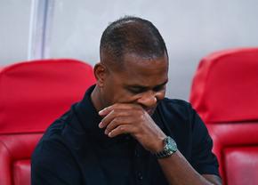 Patrick Kluivert, demis! Fostul mare atacant a rezistat doar 8 meciuri pe bancă