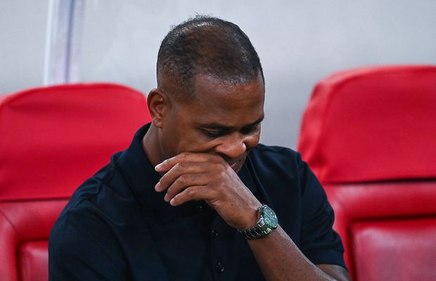 Patrick Kluivert, demis! Fostul mare atacant a rezistat doar 8 meciuri pe bancă