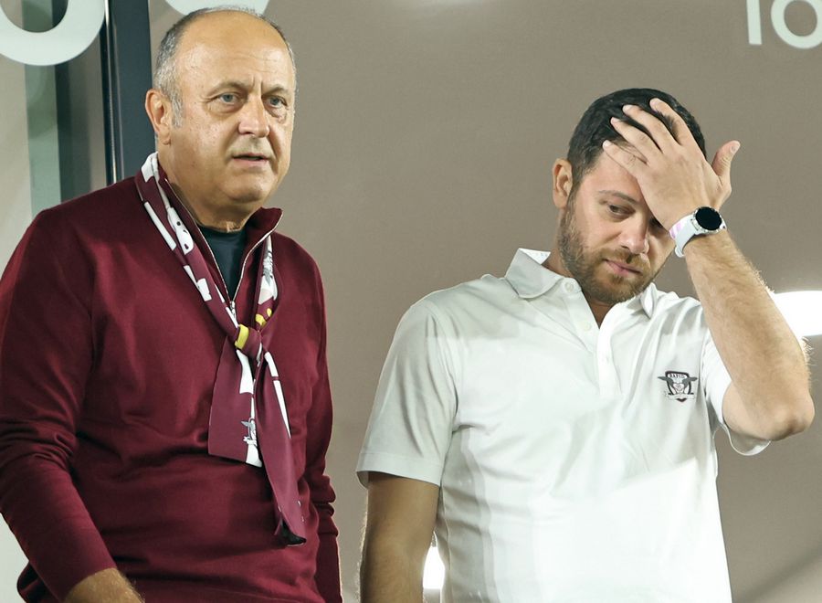 Dan Șucu și Victor Angelescu nu renunță la demersul în instanța civilă spre a anula decizia TAS în litigiul cu Ionuț Stancu Premieră incredibilă: FRF amendată de FIFA pentru că a refuzat să pună în aplicare o decizie TAS împotriva Rapidului! + Federația se opune discutării cazului în Comitetul Executiv