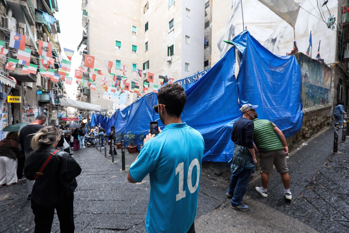 Proteste la muralul lui Maradona