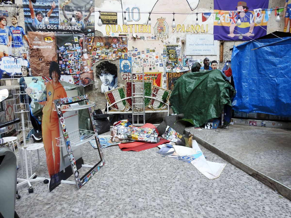 Haos în Italia! Muralul lui Diego Maradona a fost acoperit cu o pânză albă » De ce protestează localnicii