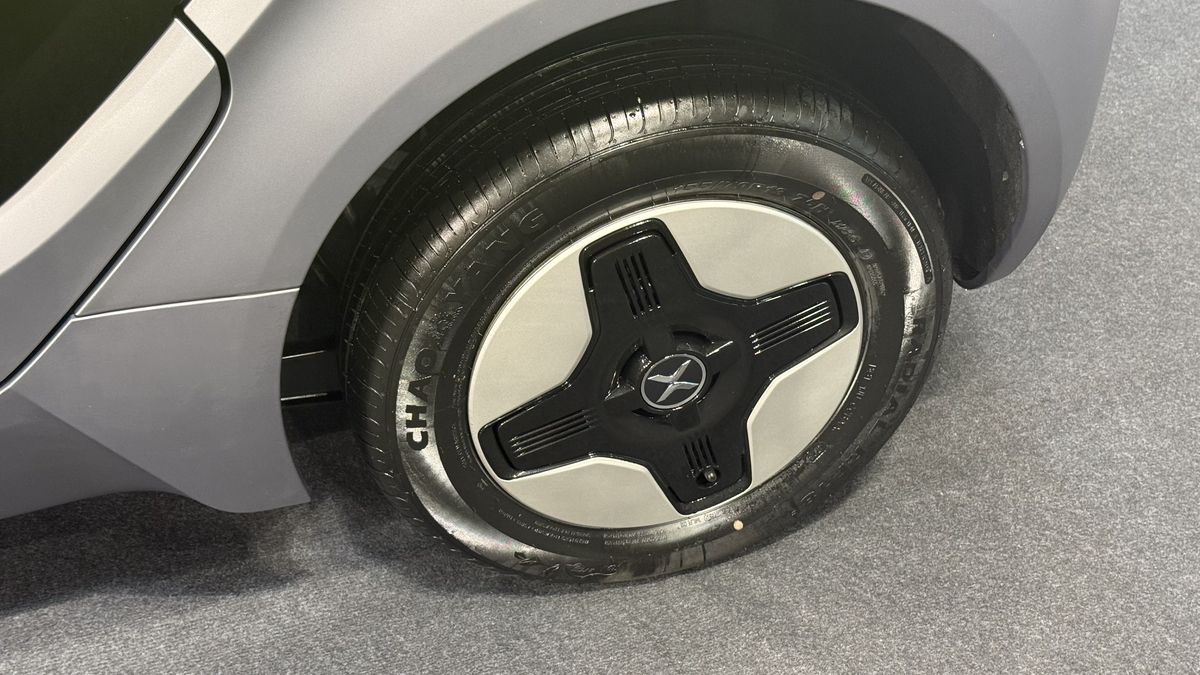 Mașina fabricată la imprimantă, care a cucerit Spania și Italia, vrea să invadeze și România! E mai scumpă decât Dacia Spring, dar poate fi condusă de la 16 ani