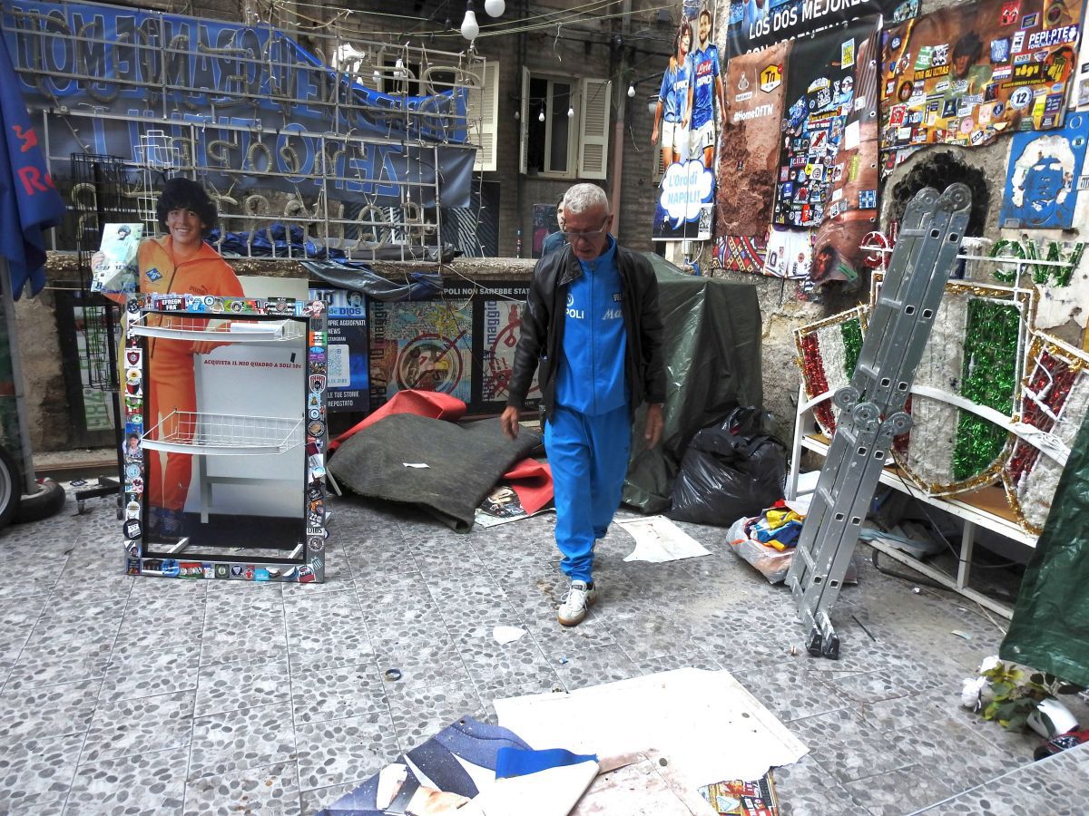 Haos în Italia! Muralul lui Diego Maradona a fost acoperit cu o pânză albă » De ce protestează localnicii