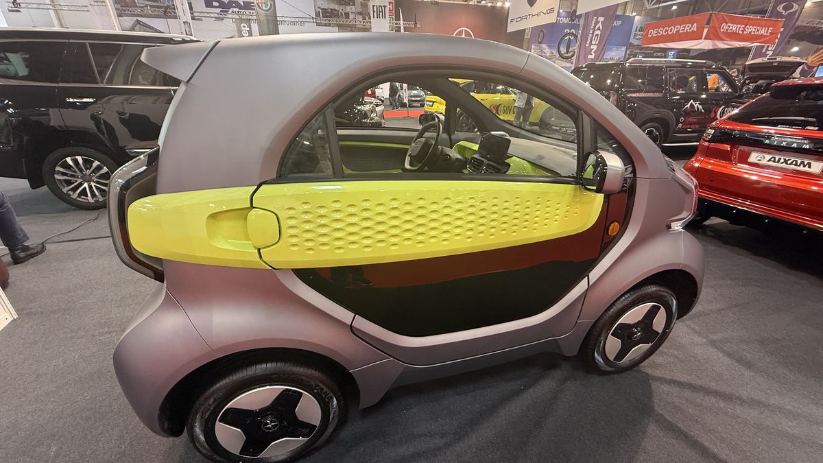 Mașina fabricată la imprimantă, care a cucerit Spania și Italia, vrea să invadeze și România! E mai scumpă decât Dacia Spring, dar poate fi condusă de la 16 ani