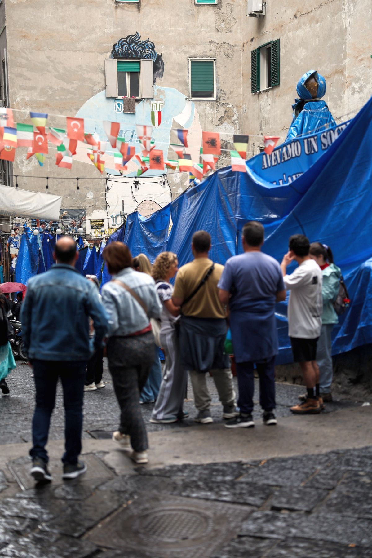 Proteste la muralul lui Maradona
