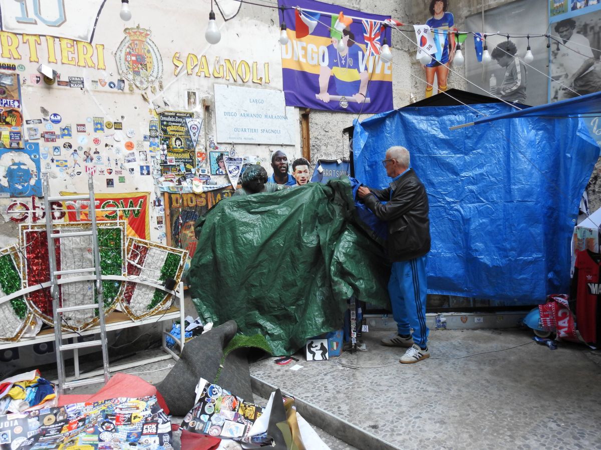 Proteste la muralul lui Maradona