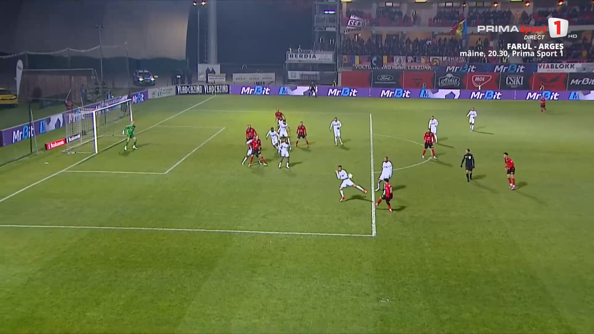 Scandal imens de arbitraj în Csikszereda - CFR Cluj » Ce a fluierat Găman, fault sau henț?