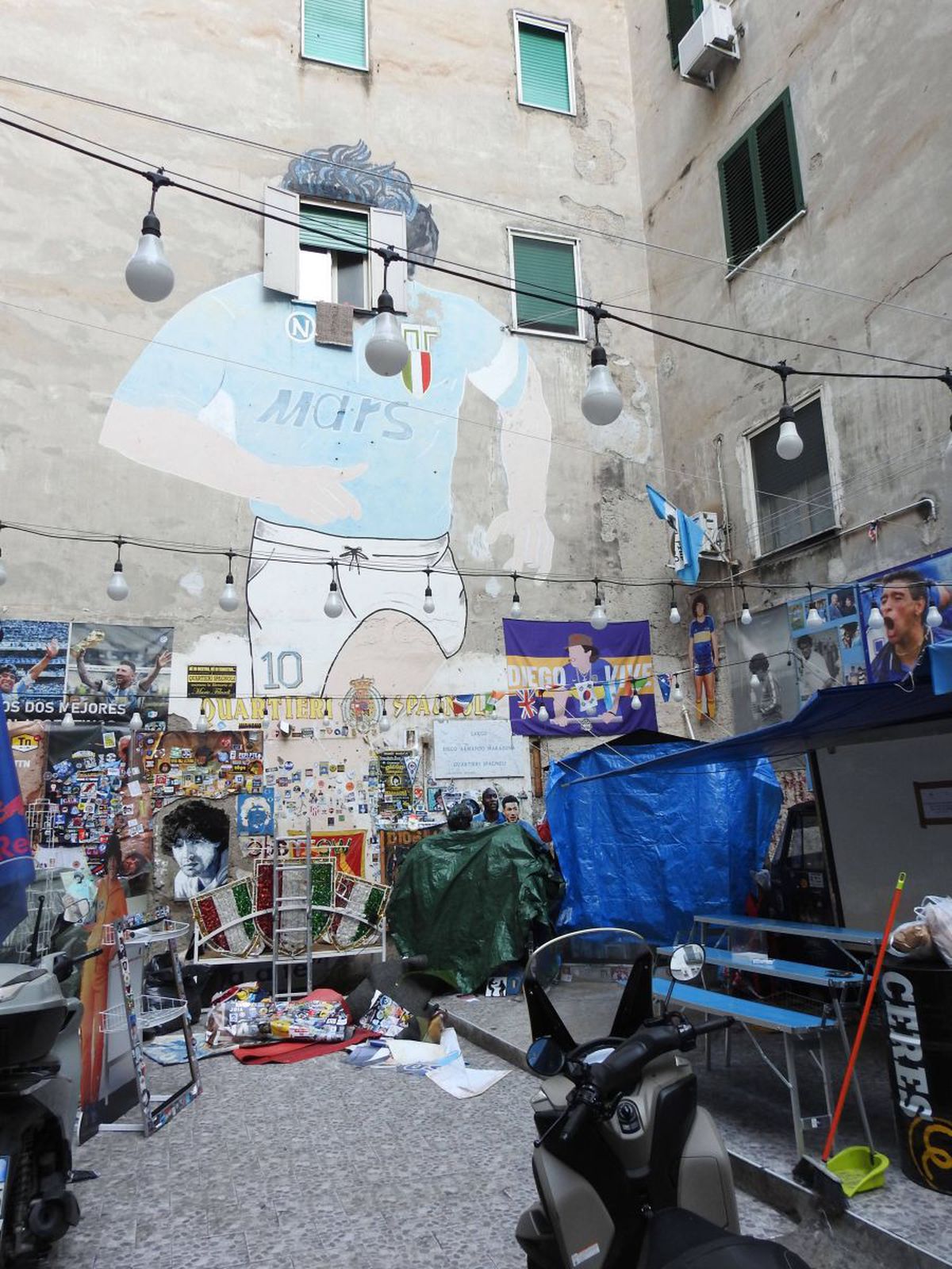 Proteste la muralul lui Maradona