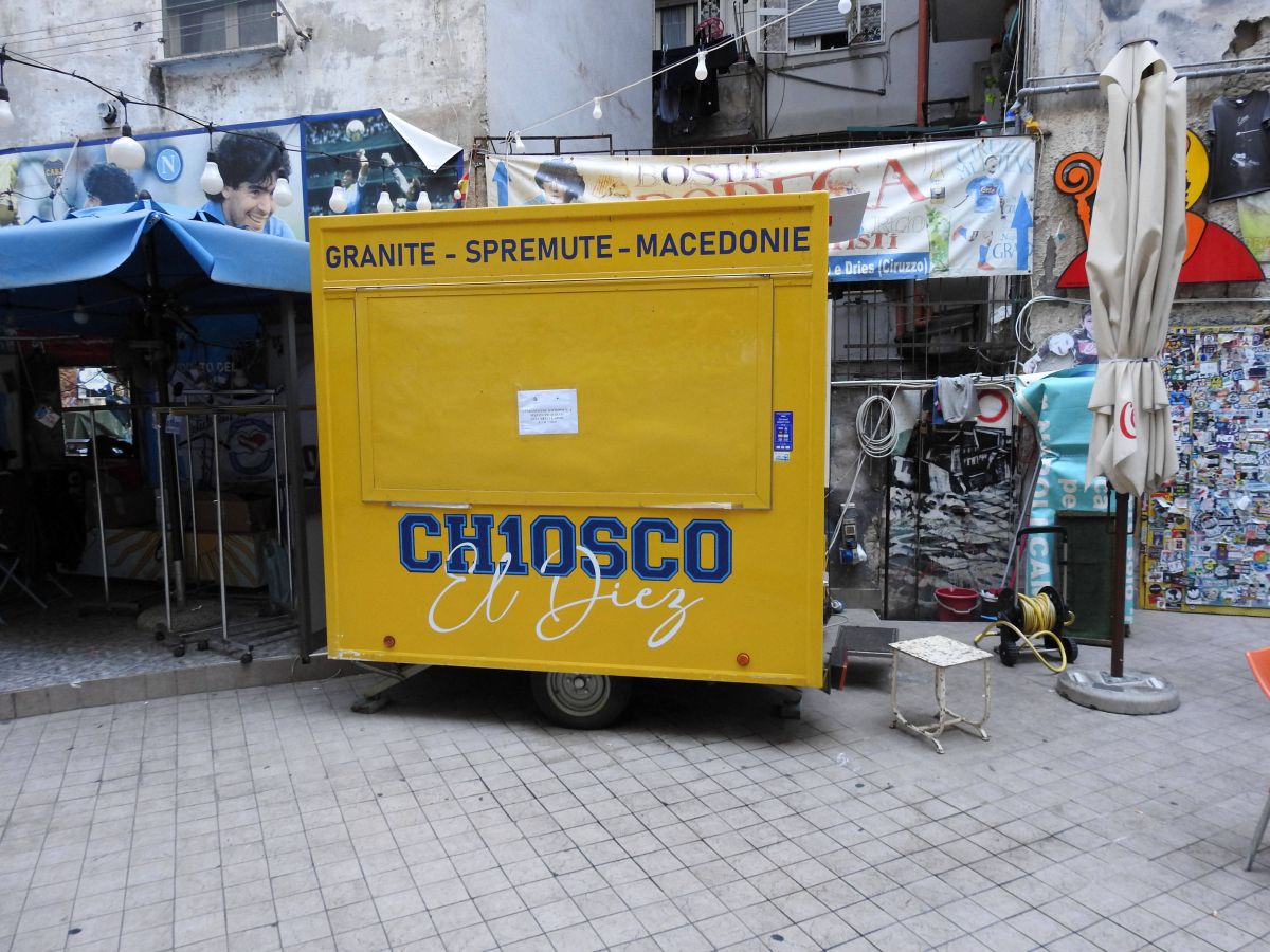 Proteste la muralul lui Maradona