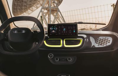 Mașina fabricată la imprimantă, care a cucerit Spania și Italia, vrea să invadeze și România! E mai scumpă decât Dacia Spring, dar poate fi condusă de la 16 ani