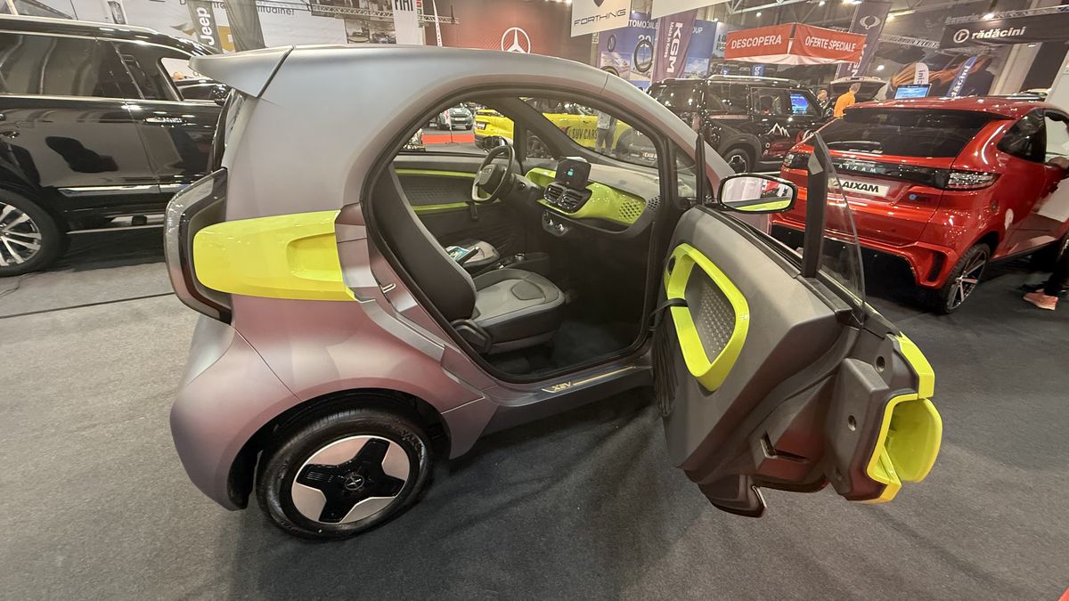 Mașina fabricată la imprimantă, care a cucerit Spania și Italia, vrea să invadeze și România! E mai scumpă decât Dacia Spring, dar poate fi condusă de la 16 ani