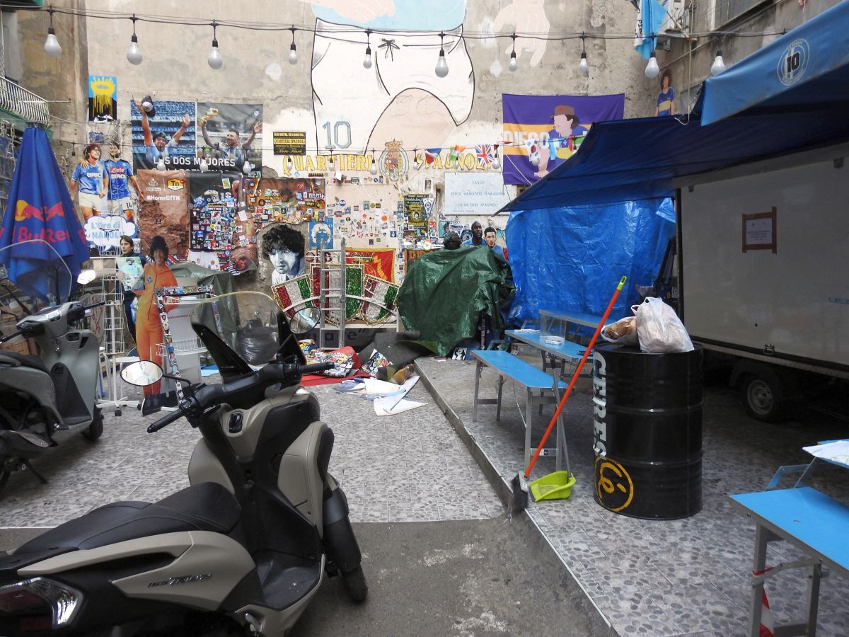 Proteste la muralul lui Maradona