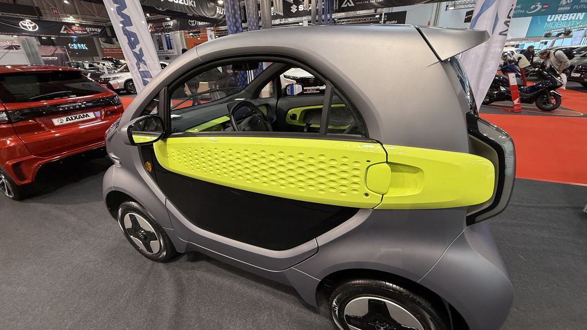 Mașina fabricată la imprimantă, care a cucerit Spania și Italia, vrea să invadeze și România! E mai scumpă decât Dacia Spring, dar poate fi condusă de la 16 ani