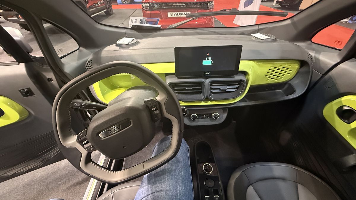 Mașina fabricată la imprimantă, care a cucerit Spania și Italia, vrea să invadeze și România! E mai scumpă decât Dacia Spring, dar poate fi condusă de la 16 ani