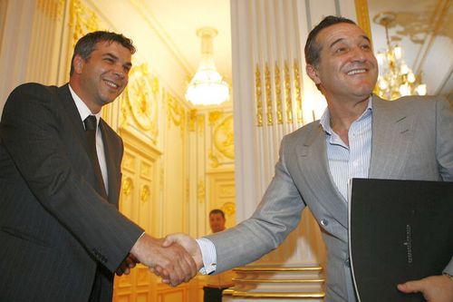 Gigi Becali (dreapta), finanțatorul FCSB, alături de Cosmin Olăroiu