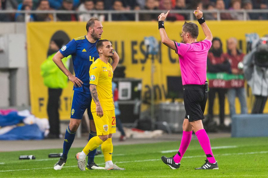 Mitriță e dominat fizic de adversarii direcți la fiecare meci al naționalei. Foto: Imago Noi nu mai practicăm acest sport numit fotbal