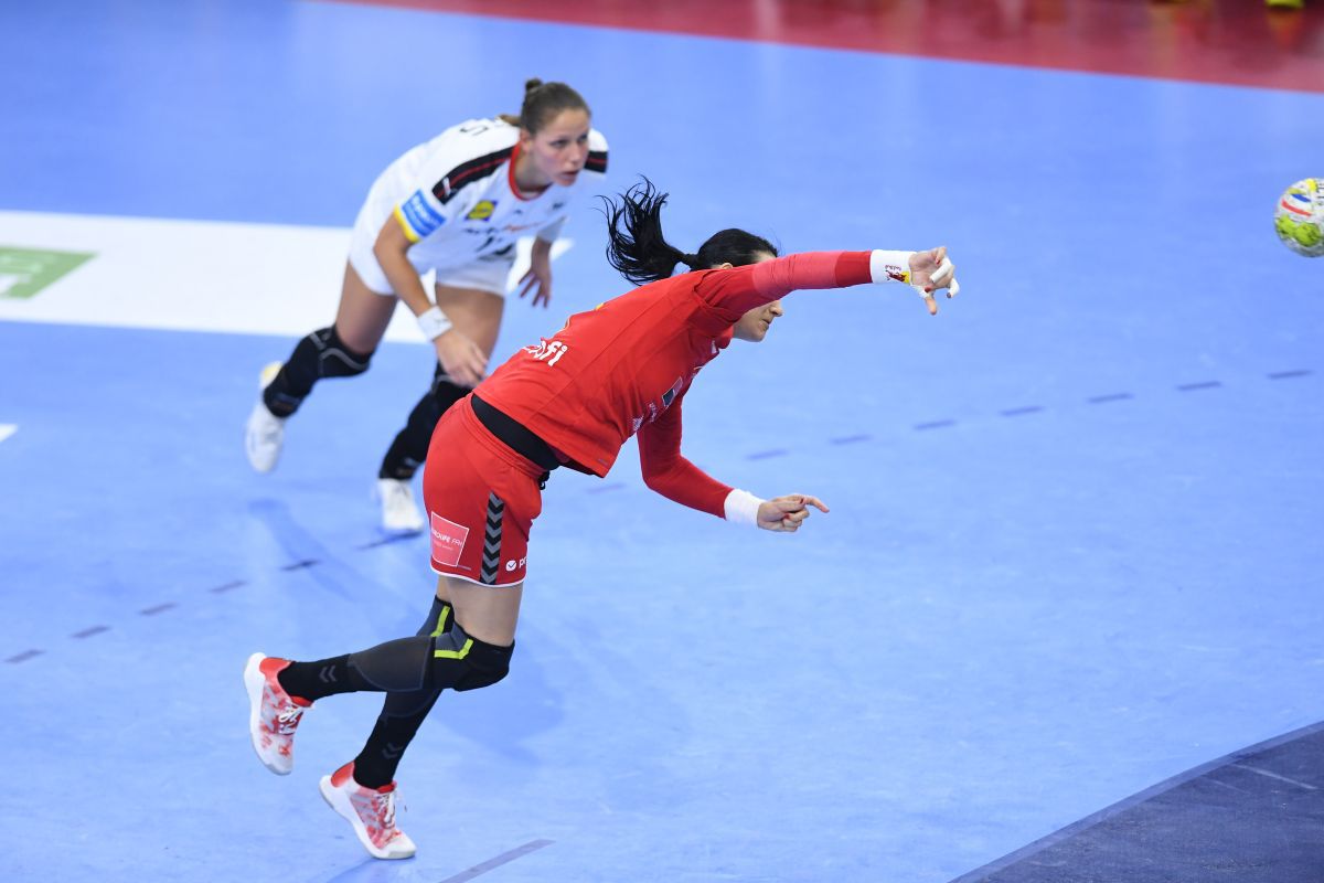 Crina Pintea, în lacrimi după România - Germania: „Ce rost are să mai faci sacrificii dacă totul se întâmplă în spate? Sunt jocuri de culise! EHF nici nu ne-a lăsat să  protestăm”
