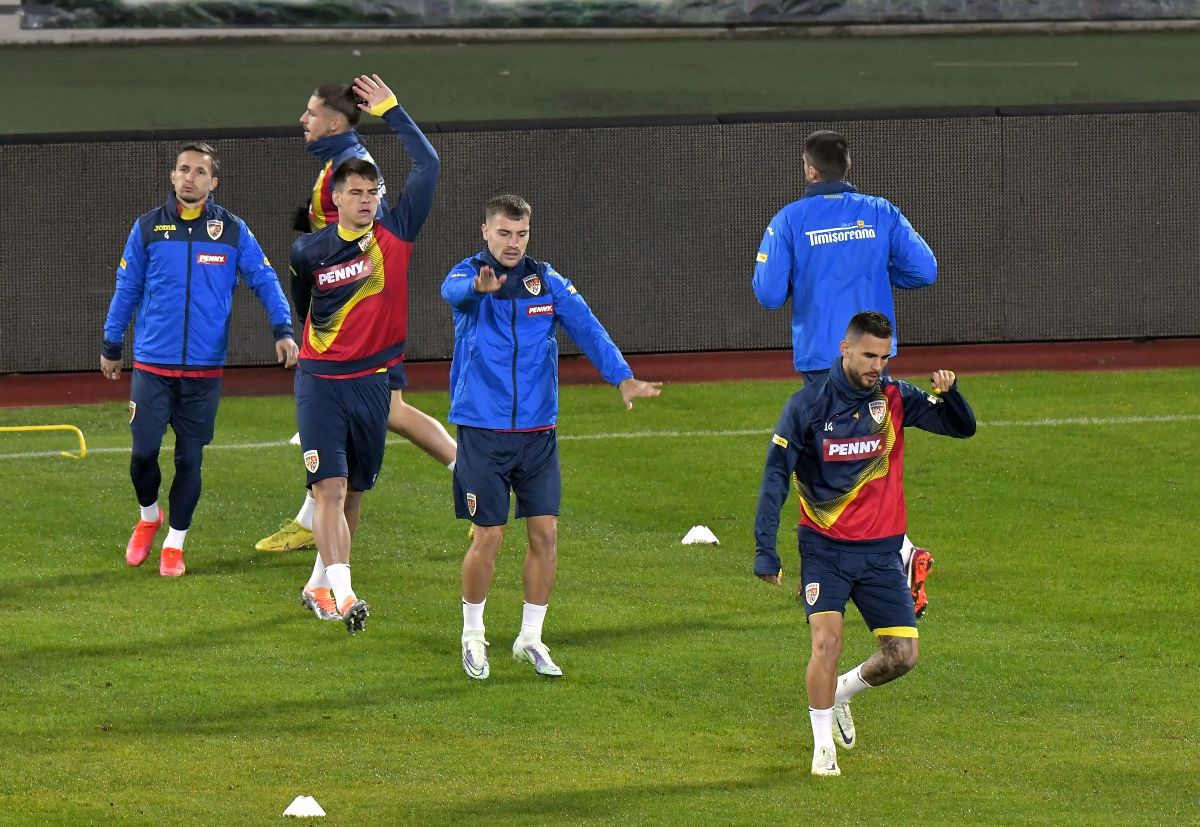 Prezență-surpriză la antrenamentul naționalei » „Tricolorii” s-au pregătit înainte de meciul Slovenia