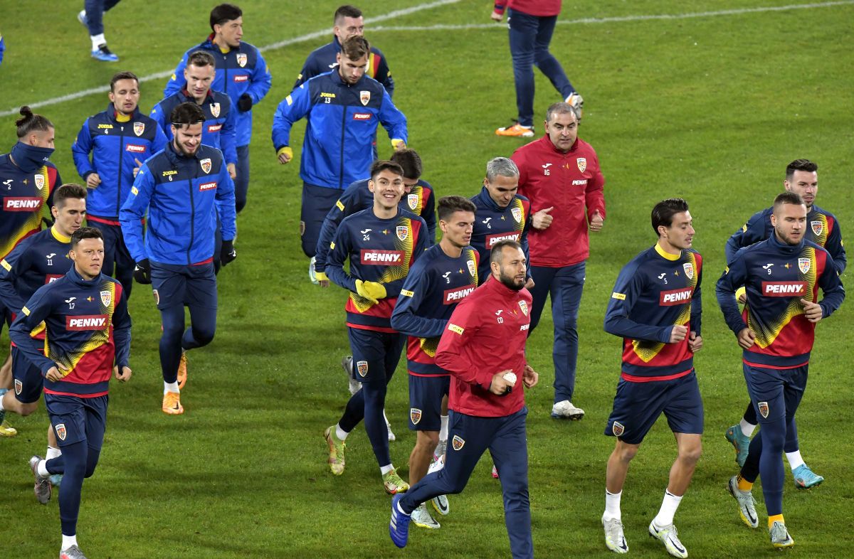 Prezență-surpriză la antrenamentul naționalei » „Tricolorii” s-au pregătit înainte de meciul Slovenia