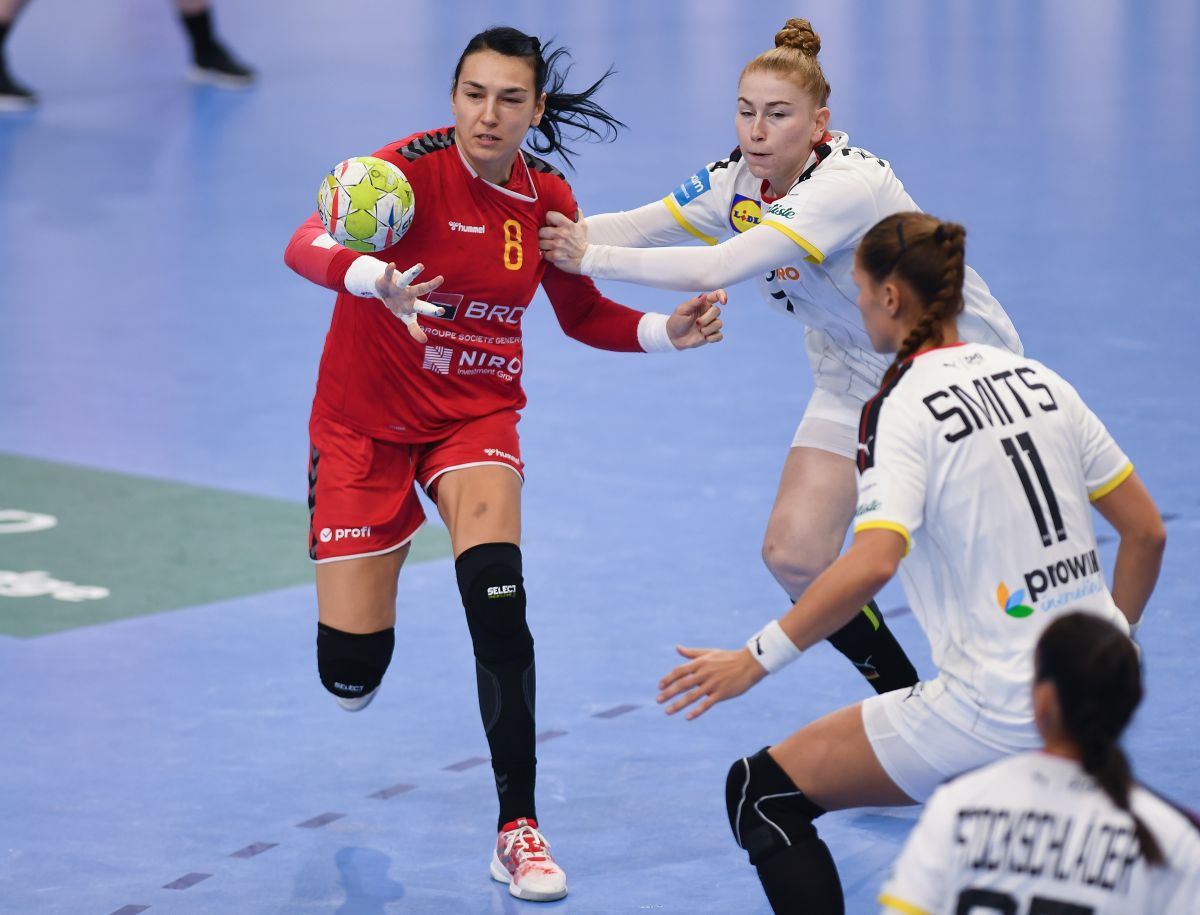 Crina Pintea, în lacrimi după România - Germania: „Ce rost are să mai faci sacrificii dacă totul se întâmplă în spate? Sunt jocuri de culise! EHF nici nu ne-a lăsat să  protestăm”