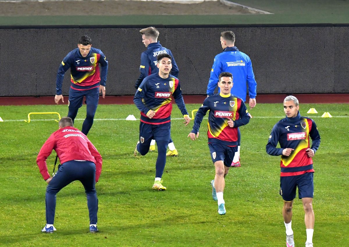 Prezență-surpriză la antrenamentul naționalei » „Tricolorii” s-au pregătit înainte de meciul Slovenia