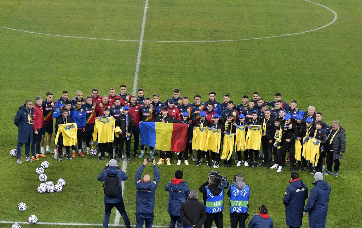 Prezență-surpriză la antrenamentul naționalei » „Tricolorii” s-au pregătit înainte de meciul Slovenia