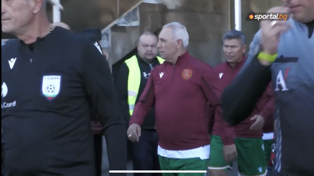 Cu ce se mai ocupă parlamentarii români: meci demonstrativ cu Stoicikov și Balakov » Marica a fost făcut „deputat” + explicațiile PNL-istului Robert Sighiartău