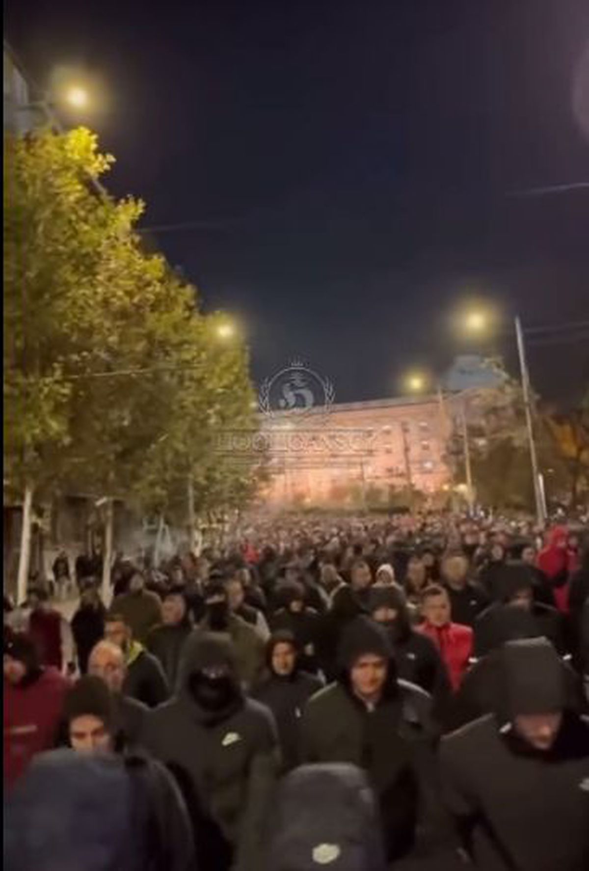 Haos la Sofia, în timpul meciului Bulgaria - Ungaria » Ultrașii din toată țara s-au unit: bătaie cu jandarmii, mașini incendiate și străzi pline de sânge