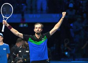 Daniil Medvedev, victorie după aproape două ore în fața lui Alexander Zverev » Rusul s-a calificat în semifinalele Turneului Campionilor