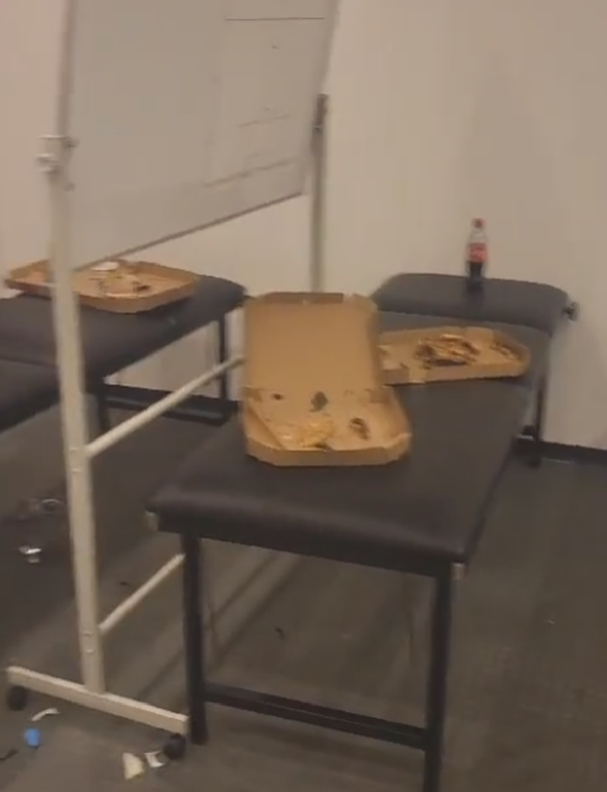 Vestiarul de pe Arena Națională vs. Vestiarul de la Priștina