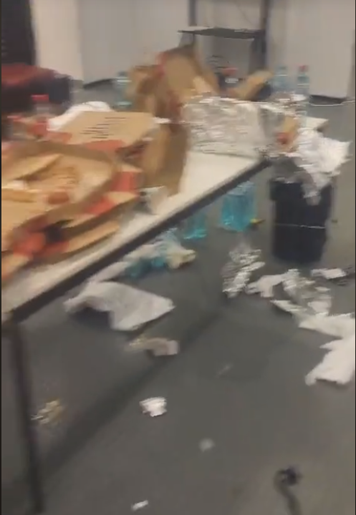 Vestiarul de pe Arena Națională vs. Vestiarul de la Priștina