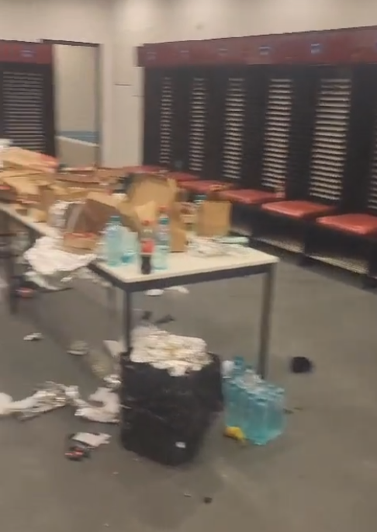 Vestiarul de pe Arena Națională vs. Vestiarul de la Priștina