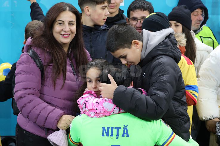 Florin Niță și familia după România - Kosovo FOTO: Ionuț Iordache (GSP)