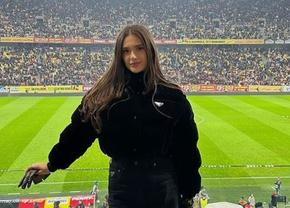 Cum a fost surprinsă Elena, soția lui Ianis, la meciul buclucaș România - Kosovo » Ținută de peste 15.000 de euro