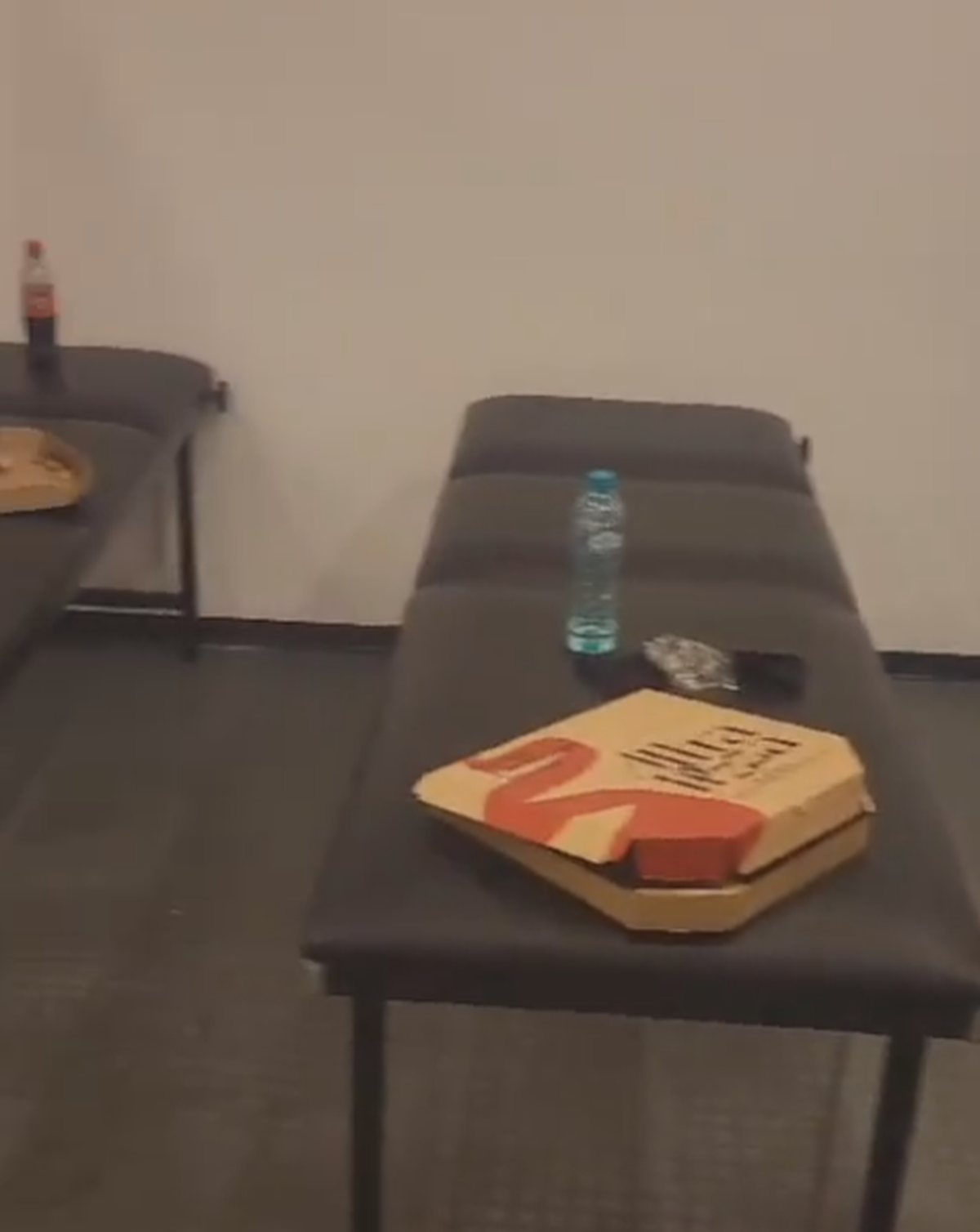 Vestiarul de pe Arena Națională vs. Vestiarul de la Priștina