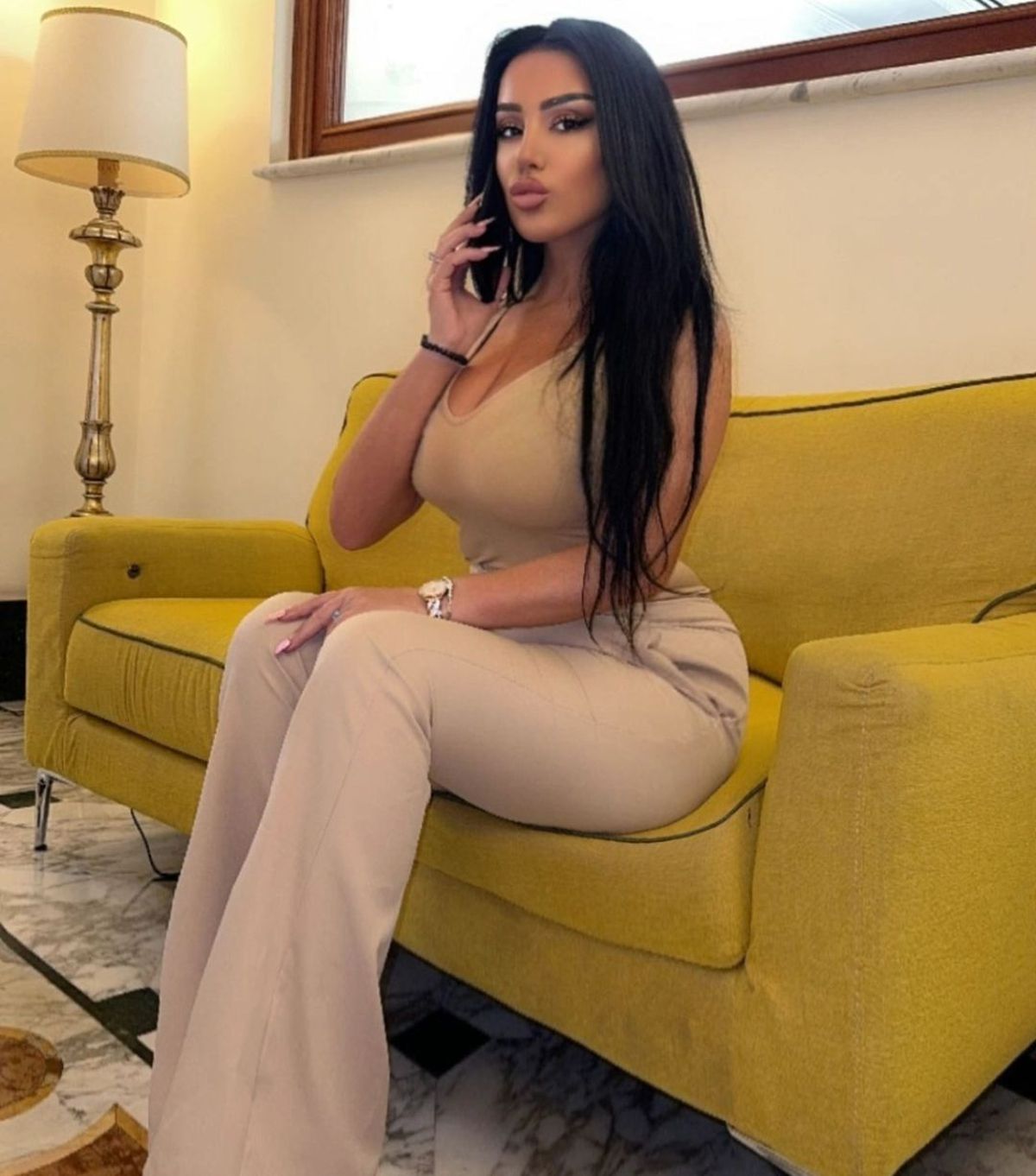 Sexy jurnalista din Kosovo, reacție virală după scandalul de la meciul cu România: „Epilogul va fi acesta” + Românii au comentat imediat: „Sunteți găini, nu vulturi”