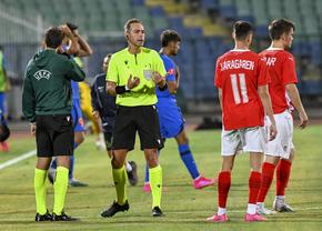 UEFA a anunțat cine va conduce România - Cipru: „N-am cum să-l uit pe Gică Hagi” » Tatăl „centralului” a arbitrat un meci istoric al echipei naționale