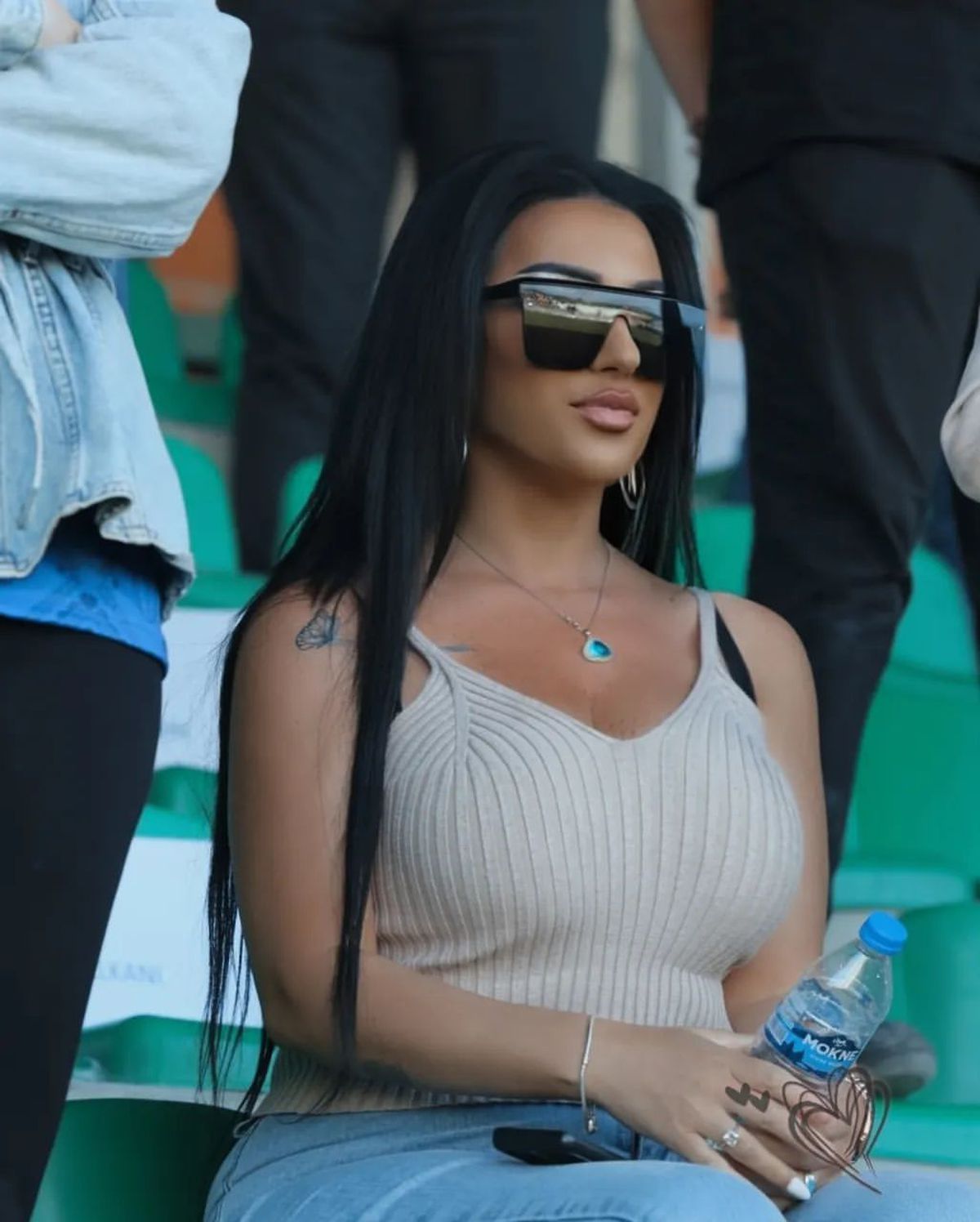 Sexy jurnalista din Kosovo, reacție virală după scandalul de la meciul cu România: „Epilogul va fi acesta” + Românii au comentat imediat: „Sunteți găini, nu vulturi”